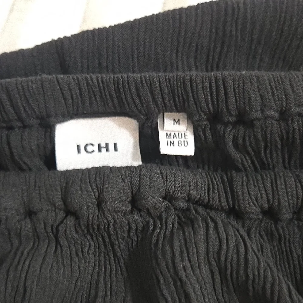 Chic Black Ruffle Blouse - Picture 4 of 6